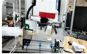 图2 抓取物品展示 图3电控平台展示 图2 抓取物品展示 图3电控平台展示